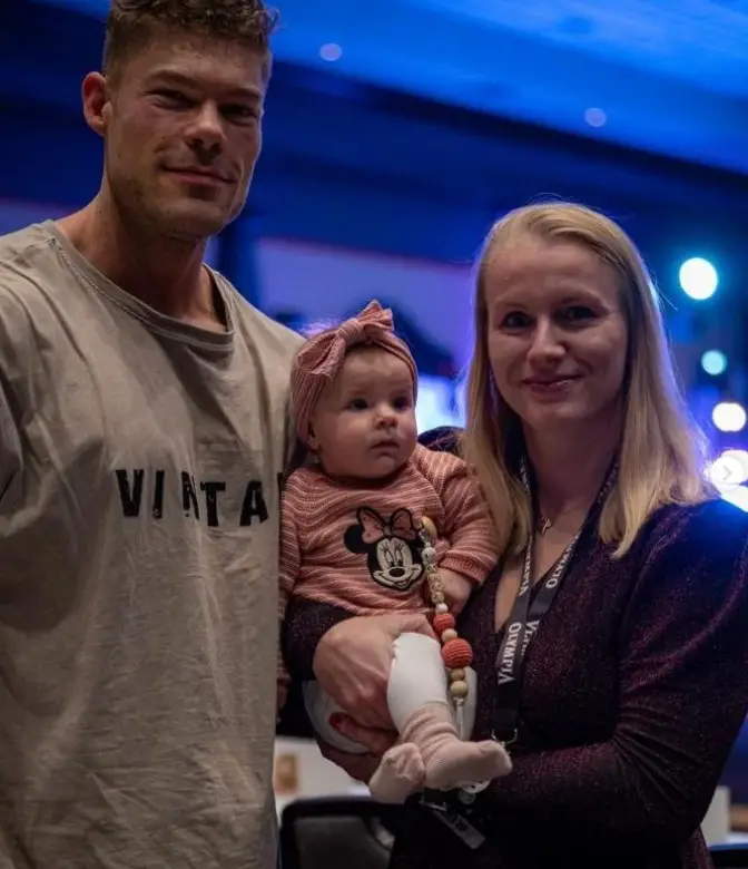 Wesley Vissers with his wife and daughter