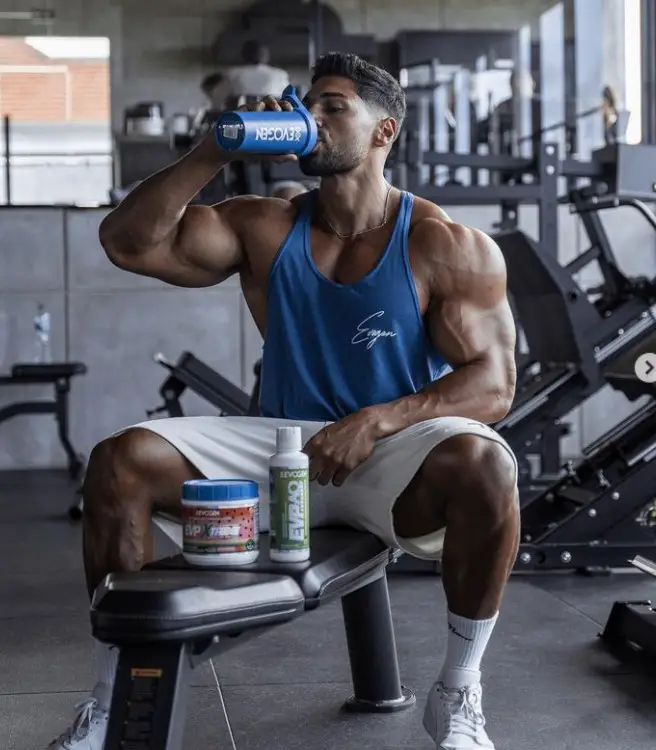 Bodybuilder Andrei Deiu, promoting  the brand 3dgains (Source: Instagram)