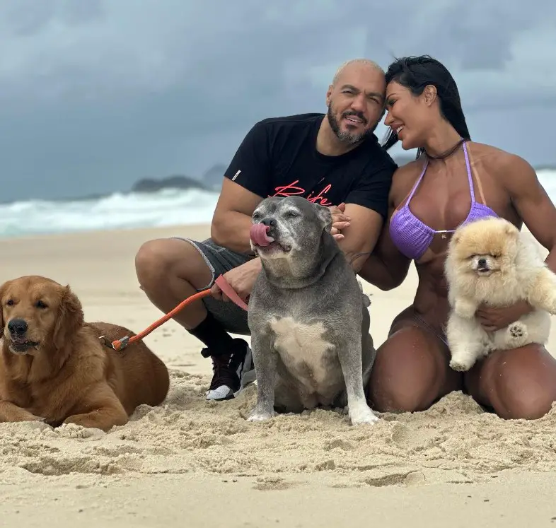 Gracyanne Barbosa with her husband and cute dogs