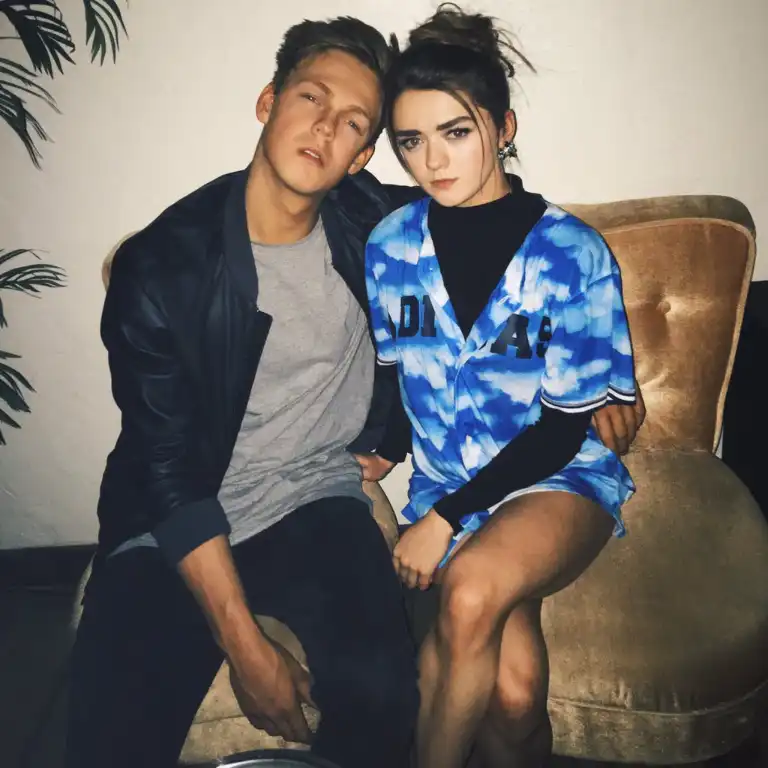 Fans shipped Caspar Lee with Maisie Williams stating that their chemistry was more of a couple than friends
