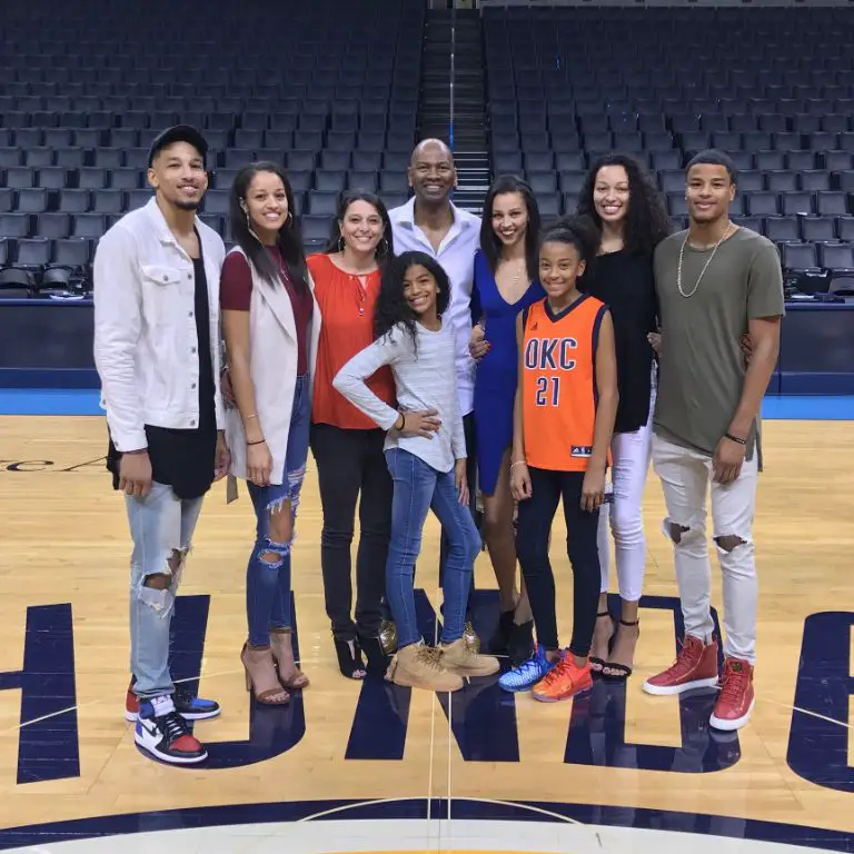 Arielle Roberson with her parents and siblings