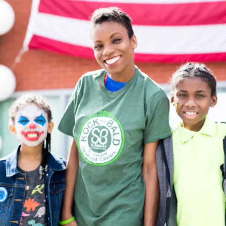 Bates with her son and daughter at St. Baldrick's Foundation Celebrity Event in 2018