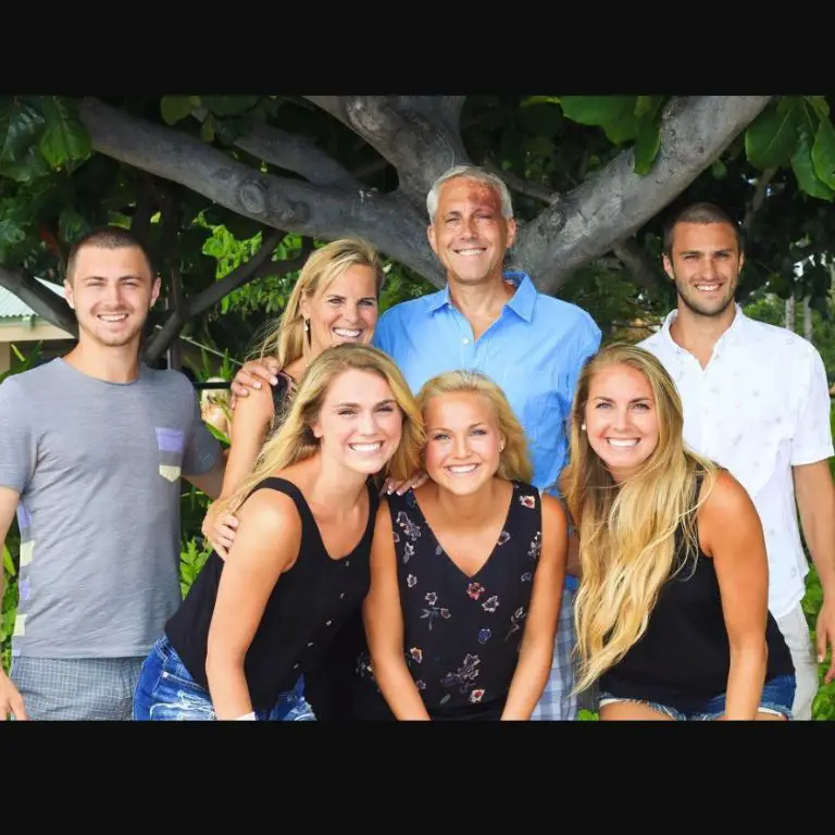 Kelli Kingma with her parents and four siblings